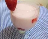 A picture of step 3 of Strawberry Shake🍓.