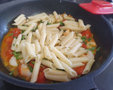 Foto del paso 5 de la receta: Pasta arrabiata 🌶🔥 con gambas