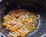 Foto del paso 1 de la receta: Crema de Porotos con Sancks de zapallo