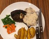 Foto langkah ke 7 dari resep Aus wagyu steak with mushroom sauce.