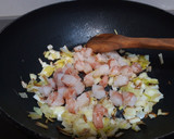 Foto del paso 2 de la receta: Curry de calabacín y langostinos