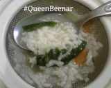Foto langkah ke 4 dari resep Bubur Tim Bayam, Wortel dan Kaldu Ceker Ayam MPASI 7m+.