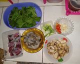 Foto langkah ke 1 dari resep Udang cumi jamur sawi hitam.