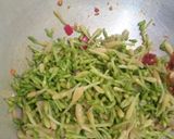 Foto langkah ke 4 dari resep Oseng kembang kates (Tumis bunga pepaya).