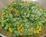 A picture of step 6 of Matar Ghugni with Paratha..