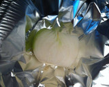 Foto del paso 4 de la receta: Pierna adobada en cama de papas