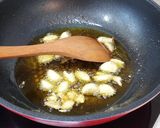 Hình bước làm 3 của món Sốt tôm oliu chấm bánh mỳ (shrimp combus)