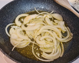 Foto del paso 2 de la receta: Salteado de calabacín, zanahorias, pimientos y solomillo de pavo