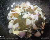 Foto del paso 6 de la receta: Sepia en salsa verde con Surimi