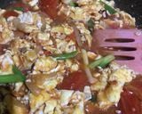 Foto langkah ke 3 dari resep Orak Arik Telor Tomat.