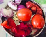 A picture of step 1 of Red tomatoes carrot soup.