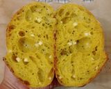 Foto langkah ke 21 dari resep Kunyit Jinten Hitam Italian Herbs Cheese Sourdough Bread.