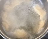 A picture of step 6 of Chicken Chilli Wontons.