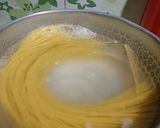 Foto langkah ke 1 dari resep Spagheti Kari Hijau Instan Udang Telur.