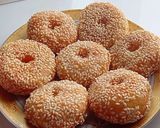 Foto langkah ke 5 dari resep Donat Singkong Wijen.