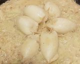 Foto del paso 9 de la receta Chipirones rellenos con salsa de puerros y cebolla