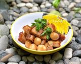 Hình bước làm 5 của món Thịt Heo Quay Kho Trứng Cút