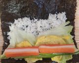Foto langkah ke 2 dari resep Sushi roll crabstick.