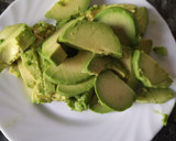 Foto del paso 2 de la receta: Ensalada de rúcula y mango con vinagreta de miel