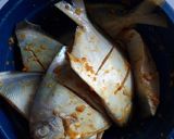 Foto langkah ke 3 dari resep Ikan bawal goreng rumahan praktis.