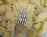 Foto del paso 1 de la receta: Aligot, todo lo rico reunido en un plato: papa, queso, ajo, manteca, crema de leche y pimienta 🇫🇷