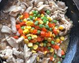 รูปขั้นตอนการทำที่ 2 ของ กะเพราอกไก่ไข่ดาวและสหายผัก 3 สี
