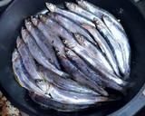 Foto del paso 3 de la receta: Boquerones a la plancha con majado Urrutia y brotes de cebolleta