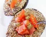Foto del paso 2 de la receta: Aguacate relleno de salmón