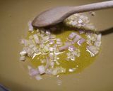 A picture of step 1 of Bread and mushroom sauce.