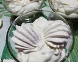 Foto del paso 3 de la receta: Postre en copas de fruta y crema de turrón