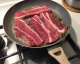 Foto del passaggio 2 della ricetta Tagliata di infracoste di manzo glassate e guanciale croccante