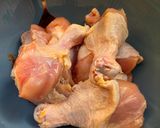 Tepsis csirkecombok zöldségágyon recept fázis 2 fotója