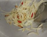 Foto langkah ke 2 dari resep Mie Kuah Jamur.