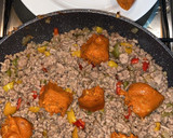 Foto del paso 2 de la receta: Hojaldre de torta, carne y patatera con miel 🍯