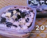 Foto langkah ke 9 dari resep Triple Layer Chocolate Frozen Cake.