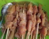 Foto langkah ke 2 dari resep Sate ayam panggang teflon.