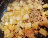 Foto del paso 4 de la receta: Khao Pad Saparod (Arroz thailandes frito con piña)