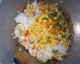Foto langkah ke 3 dari resep Nasi Goreng Rainbow.