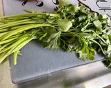 Une image de l'étape 7 de Gambas sauvages au poivron, céleri, coriandre et citron vert.