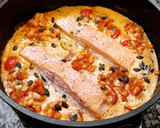 Foto del paso 7 de la receta: Salmón con salsa cremosa de ajo, tomate y espinacas con fessolet
