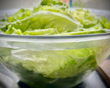 Foto del paso 2 de la receta: Ensalada templada de lentejas beluga con chips aromatizados de tortilla