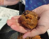 Foto langkah ke 6 dari resep Cookies Coklat Karamel.