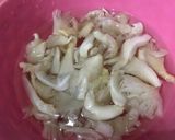 Foto langkah ke 1 dari resep Tumis Jamur Tiram & Sawi Hijau.