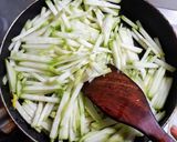 Hình bước làm 3 của món Trứng chiên bí đao