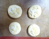 صورة لخطوة 2 من وصفة رولات خبز الجبن 🧀 والزبده 🧈