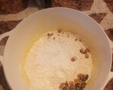 Foto del paso 3 de la receta: Muffins de frutas abrillantadas y maní con pasas de uva