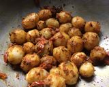 A picture of step 3 of Batata nu Shaak (no onion garlic).