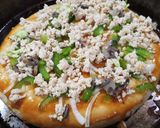 Foto langkah ke 1 dari resep Pizza Ayam Cincang, Sosis, Jamur.