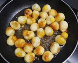 Hình bước làm 2 của món Trứng cút chiên nước mắm