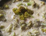 Foto del paso 3 de la receta: Brócoli con queso cremoso🥦🧀🥛🥯🍚🍱